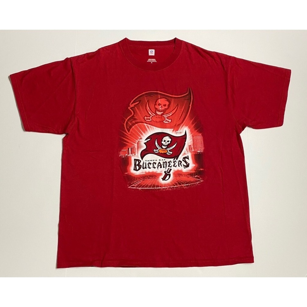 NFL Tampa Bay Buccaneers Mens T Shirt Size XL Grahpic Logo Red Skull